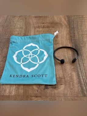 [EUC] KENDRA SCOTT retired black on black druzy bracelet cuff w/dust bag